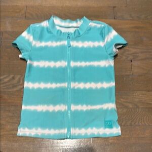 GAP Blue and White Rashguard Swim Shirt sz 6-7 (small)